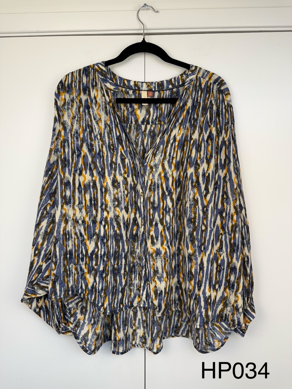 Pilcro Anthropologie Sidney Batwing Blouse Medium Blue Orange Abstract
